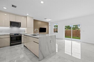 11853 NW 47th Mnr in Coral Springs, FL - Foto de edificio - Building Photo