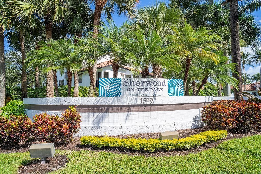 Sherwood on the Park in Coral Springs, FL - Foto de edificio