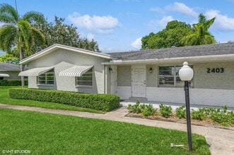 2403 Lowson Blvd, Unit fairway condo in Delray Beach, FL - Building Photo - Building Photo