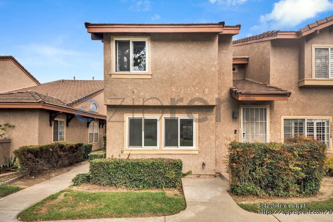 12526 Pinehurst St in El Monte, CA - Building Photo