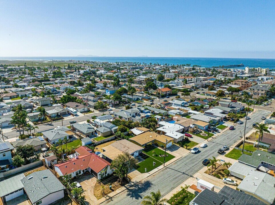 347 Donax Ave in Imperial Beach, CA - Building Photo