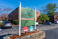 Mills Falls Condominium in Framingham, MA - Foto de edificio - Building Photo