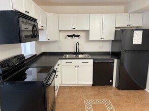 1120 E 6th St, Unit 8 in Des Moines, IA - Building Photo - Building Photo