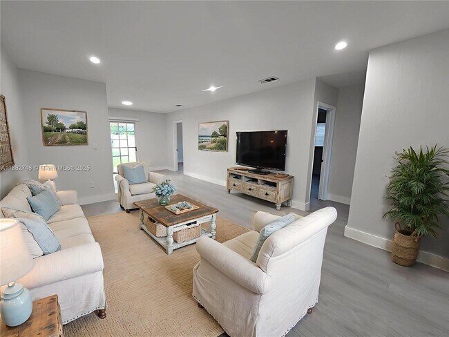 3130 SW 65th Ave in Miami, FL - Building Photo - Building Photo