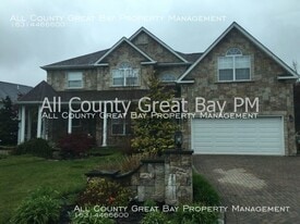 5 Windjammer Xing in Manorville, NY - Building Photo