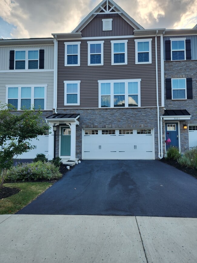 property at 3003 Olivetre Dr