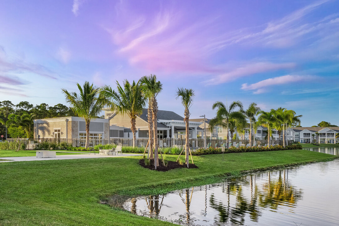 Springs at Coral Shores in Cape Coral, FL - Building Photo