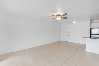 3040 NE 16th Ave in Oakland Park, FL - Foto de edificio - Building Photo