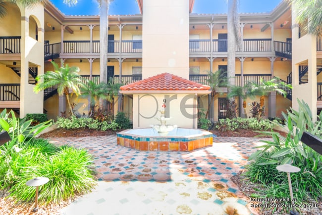 2400 Feather Sound Dr in Clearwater, FL - Building Photo - Building Photo