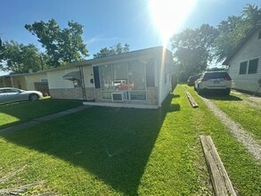 1323 Cedar St in Centralia, IL - Building Photo - Building Photo