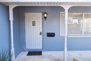 8056 30th Ave N in St. Petersburg, FL - Building Photo