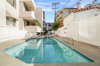1531 Camden Ave in Los Angeles, CA - Building Photo - Building Photo