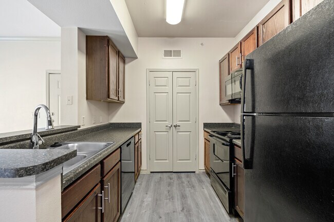 Oak Hollow in Seguin, TX - Building Photo - Interior Photo