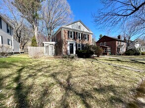 32 Wamsutta Ave in Worcester, MA - Building Photo - Building Photo