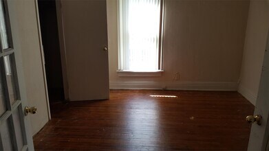 211 E Washington St in Champaign, IL - Building Photo - Building Photo