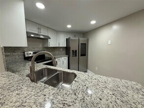 9405 Fontainebleau Blvd in Miami, FL - Building Photo - Building Photo