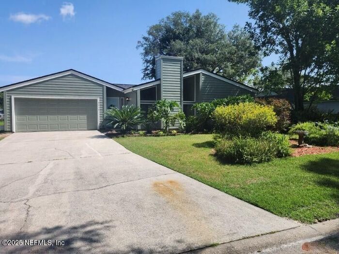 4515 Carolyn Cove Ln N in Jacksonville, FL - Building Photo