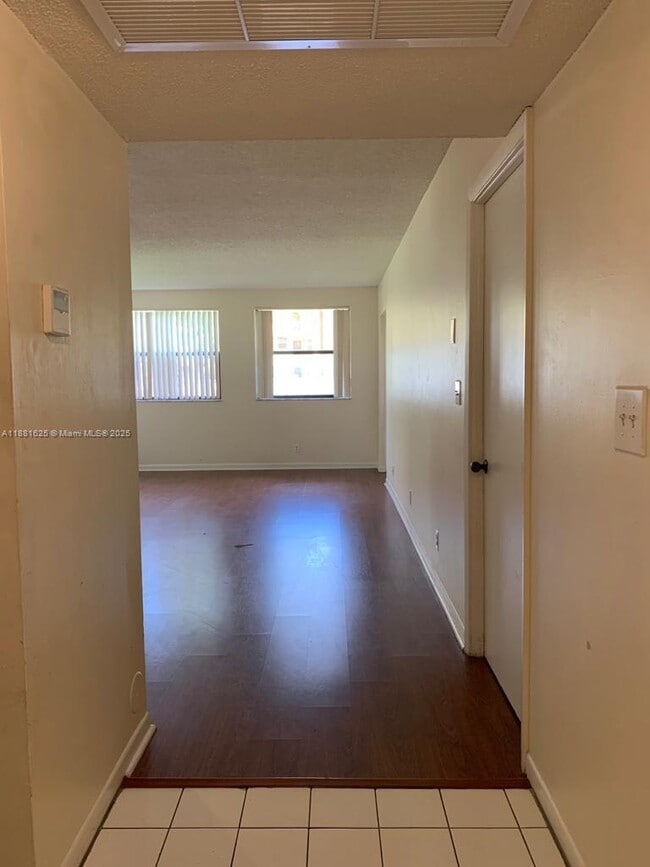 8180 Geneva Ct in Doral, FL - Building Photo - Building Photo