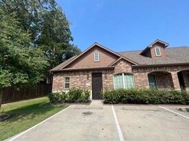 2606 Appian Way in Roman Forest, TX - Building Photo