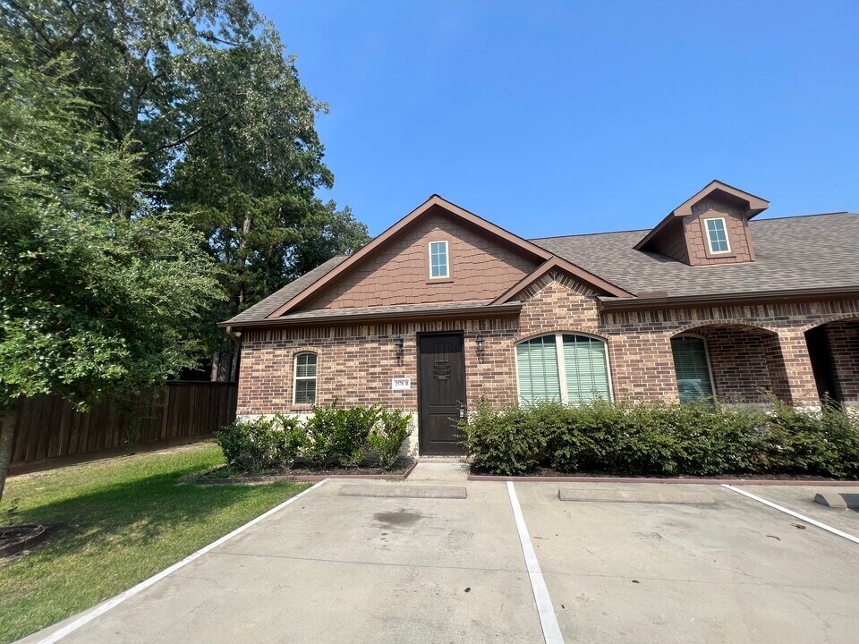 2606 Appian Way in Roman Forest, TX - Building Photo