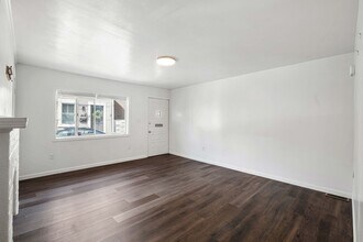 2022 Larkins Wy in Pittsburgh, PA - Foto de edificio - Building Photo