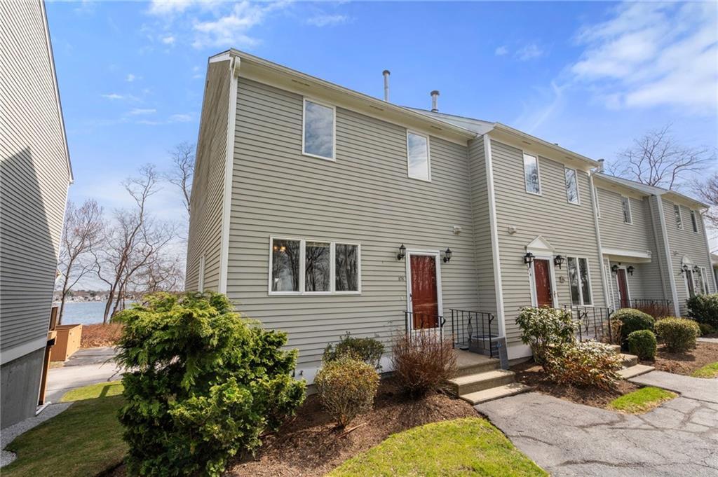 876 Bullocks Point Ave in East Providence, RI - Building Photo