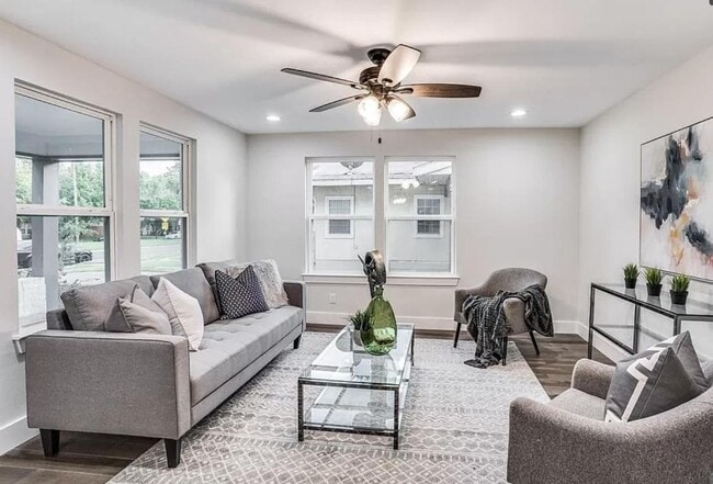 property at 311 S Oak Cliff Blvd