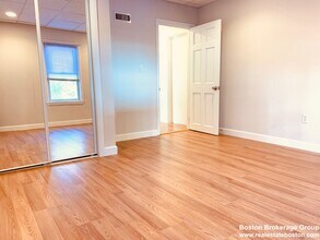 105 Buttonwood St, Unit 1 in Boston, MA - Building Photo - Building Photo