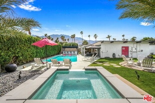 668 N Farrell Dr in Palm Springs, CA - Building Photo