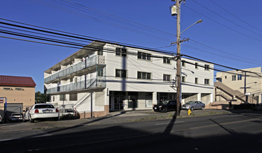 1315 N School St in Honolulu, HI - Foto de edificio - Building Photo