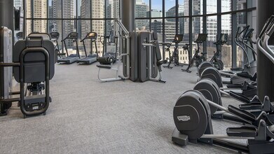 823 W Madison St, Unit Studio in Chicago, IL - Building Photo - Building Photo