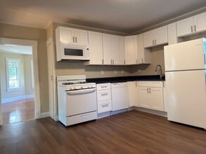 159 Plymouth St in Bridgewater, MA - Building Photo - Building Photo