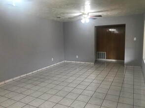 1018 Fruitvale Dr in Houston, TX - Building Photo - Building Photo