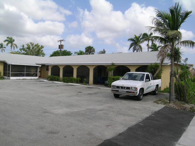 510-516 Lake Osborne Dr in Lake Worth, FL - Building Photo - Building Photo