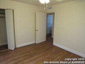 419 Anton Dr in San Antonio, TX - Building Photo - Building Photo