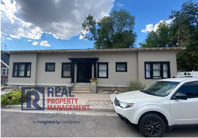 property at 734 E Halliday St
