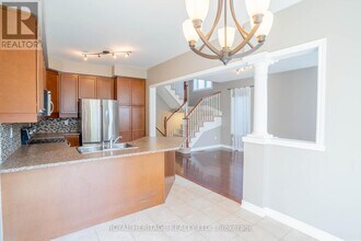160 Harbourside Dr in Whitby, ON - Building Photo - Building Photo