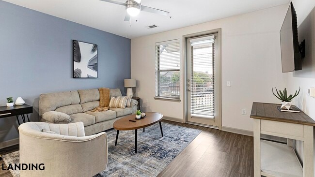 2800 NE Green Oaks Blvd