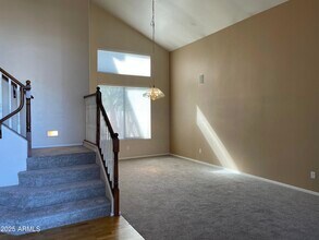 341 W Helena Dr in Phoenix, AZ - Foto de edificio - Building Photo