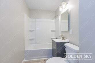 2312 S Pershing Dr in Muncie, IN - Foto de edificio - Building Photo