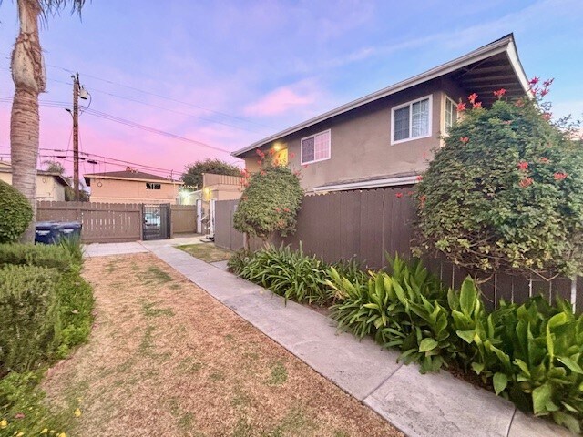 17102 Emerald Ln, Unit C in Huntington Beach, CA - Building Photo - Building Photo