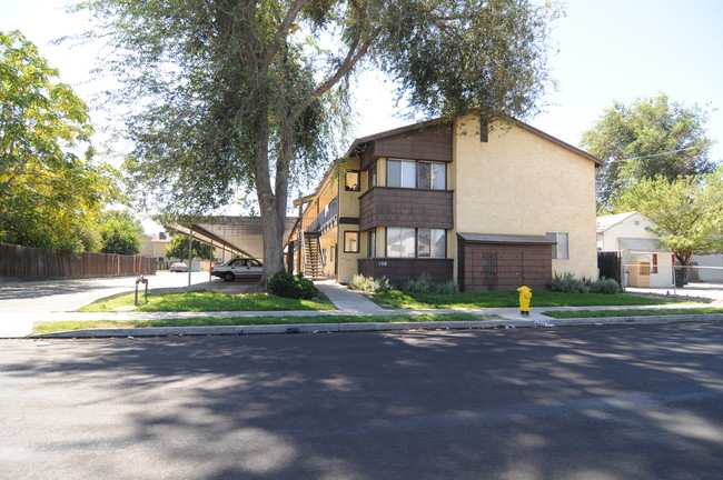 158 W Carlton Ave in Tracy, CA - Foto de edificio - Building Photo