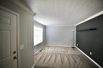 5801 Sedgemoor Dr in Westerville, OH - Foto de edificio - Building Photo