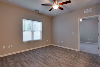 Harper's Pointe in Gainesville, FL - Building Photo - Interior Photo