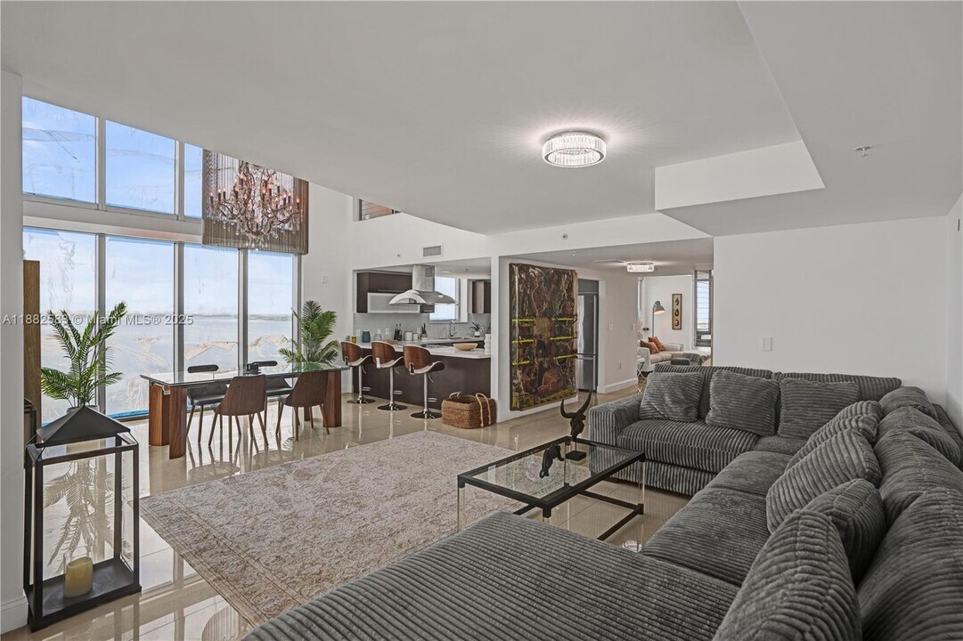 7930 East Dr in North Bay Village, FL - Foto de edificio