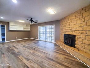 4311 N Stanton St in El Paso, TX - Building Photo - Building Photo