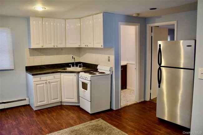 927 Jackson Ave in Lindenhurst, NY - Building Photo - Building Photo