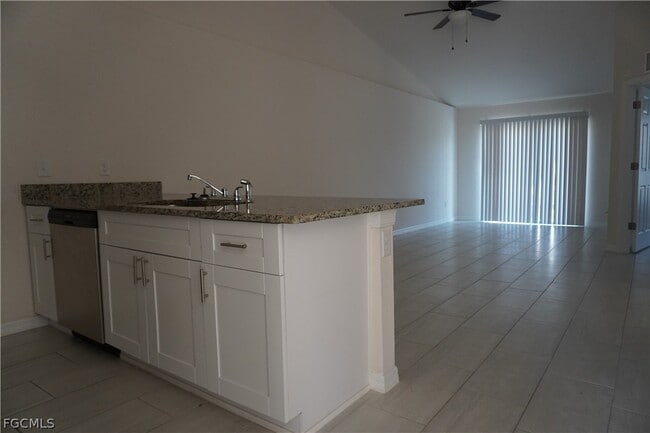 4351 Country Club Blvd in Cape Coral, FL - Building Photo - Building Photo