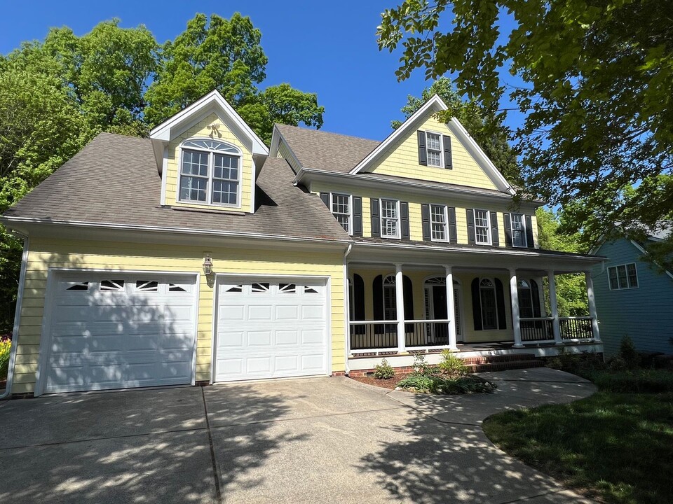 107 Buckhurst Dr in Cary, NC - Foto de edificio