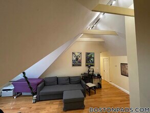 5 Irving St, Unit 3 in Somerville, MA - Building Photo - Building Photo